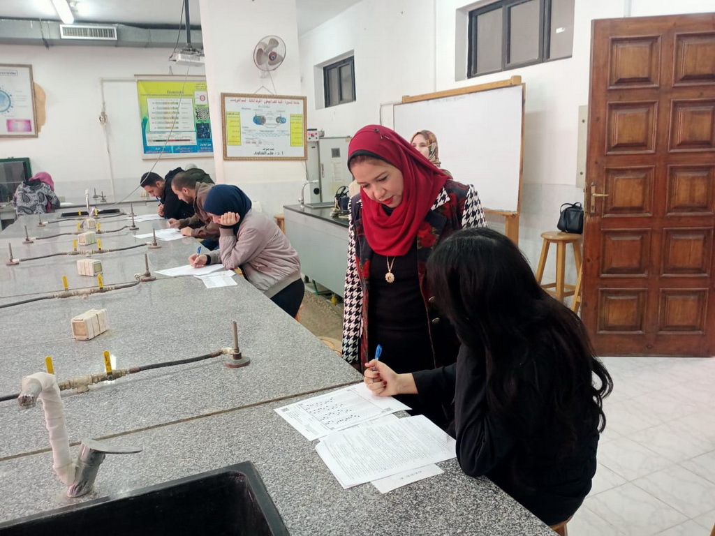 The dean of the college follows up the first semester exams at the Faculty of Veterinary Medicine